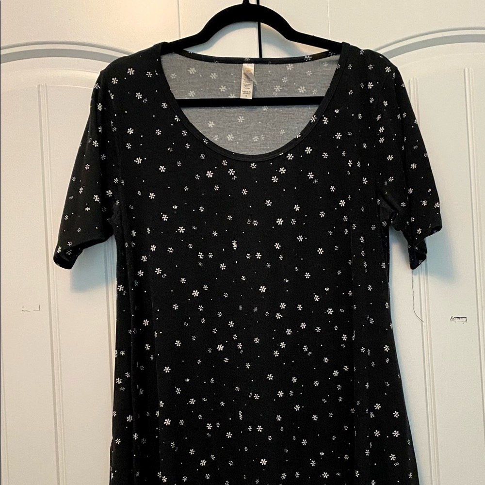 Lularoe black/white print top.